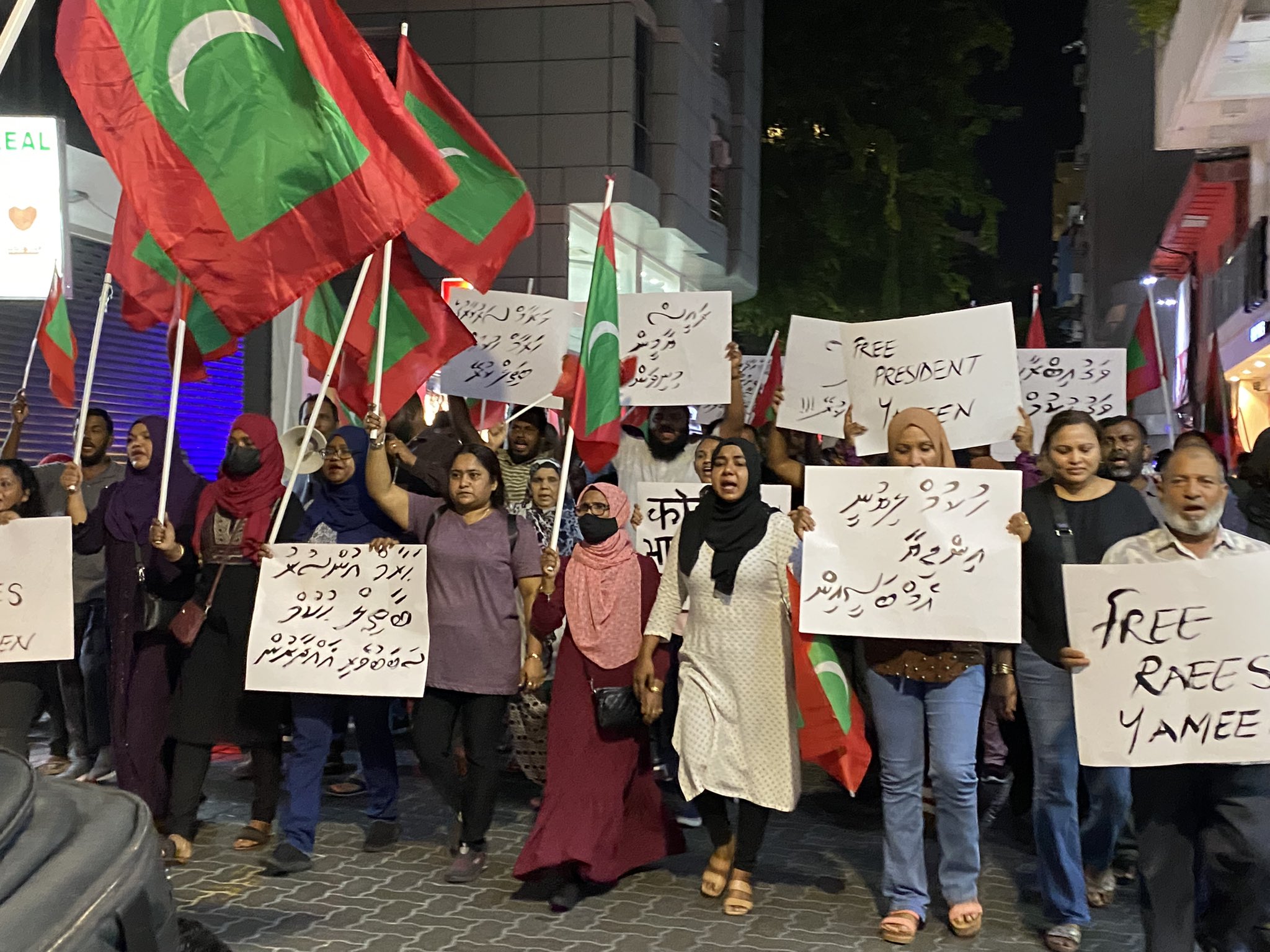 އިދިކޮޅު މުޒާހަރާއިން ގިނަބަޔަކު ހައްޔަރުކޮށްފި