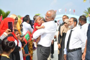 ރައީސަށް ކޮޅުފުށިން ހޫނު މަރުހަބާއެއް!