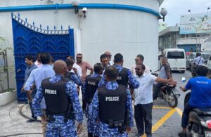 ހުކުމް ހަވާލުނުކޮށްގެން ޕީޕީއެމްގެ ލީޑަރޝިޕް ކޯޓު ކައިރީގައި