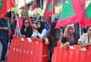 ޕީޕީއެމްގެ ސަޕޯޓަރުން ކޯޓު ކައިރީގައި، ސެކިއުރިޓީ ވަރުގަދަކޮށްފި