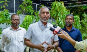 މުއިއްޒުގެ ކެންޑިޑެސީ ފޯމު 10 ޖަހާއިރު ހުށަހަޅަނީ