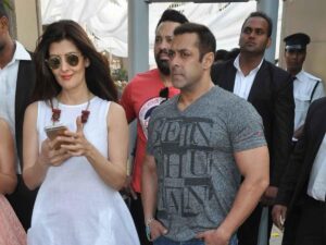 ސަންގީތާ ދެކެ އަދި ވެސް ސަލްމާން ލޯބިވޭ