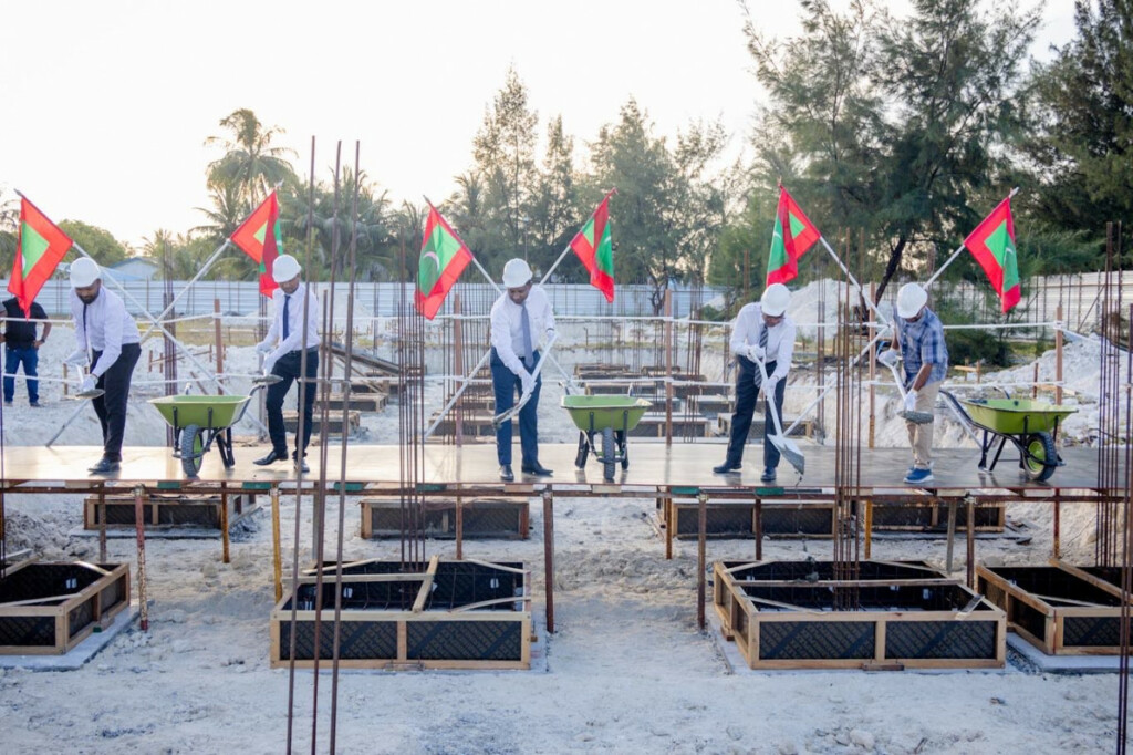 ވިލިނގިލީގައި ރޯހައުސްތަކުގެ ބިންގާ އަޅައިފި