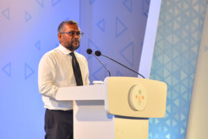 ރާއްޖެ ބަނގުރޫޓުވާ ވާހަކަ އޮތީ "އަންނަނީ އަންނަނީ" ގައި: ފައްޔާޒު