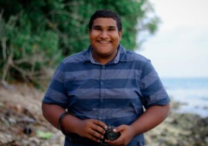 ނިޔާވި ނިޝާހުއަކީ 2018ގައި، މޫދަށް އެރިއުޅެނިކޮށް ގެނބުނު ކުއްޖަކު ސަލާމަތްކުރި ހިތްވަރުގަދަ ސްކައުޓެއް