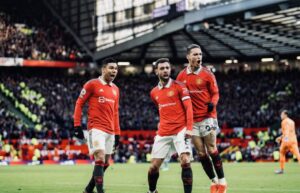 ފަހަތުން އަރައި މޮޅުވެ، ޔުނައިޓެޑު ތިންވަނައަށް