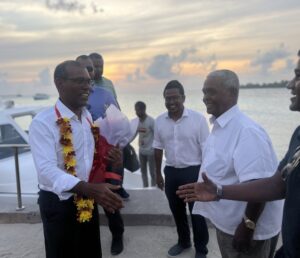 ނަޝީދު އުއްޗުއާއި ބައްދަލު ކުރައްވައިފި