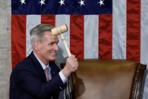 15 ފަހަރަށް ވޯޓު ލައިގެން، އެމެރިކާގެ ގާނޫނު ހަދާ މަޖިލީހަށް އާ ރައީސަކު އައްޔަން ކޮށްފި