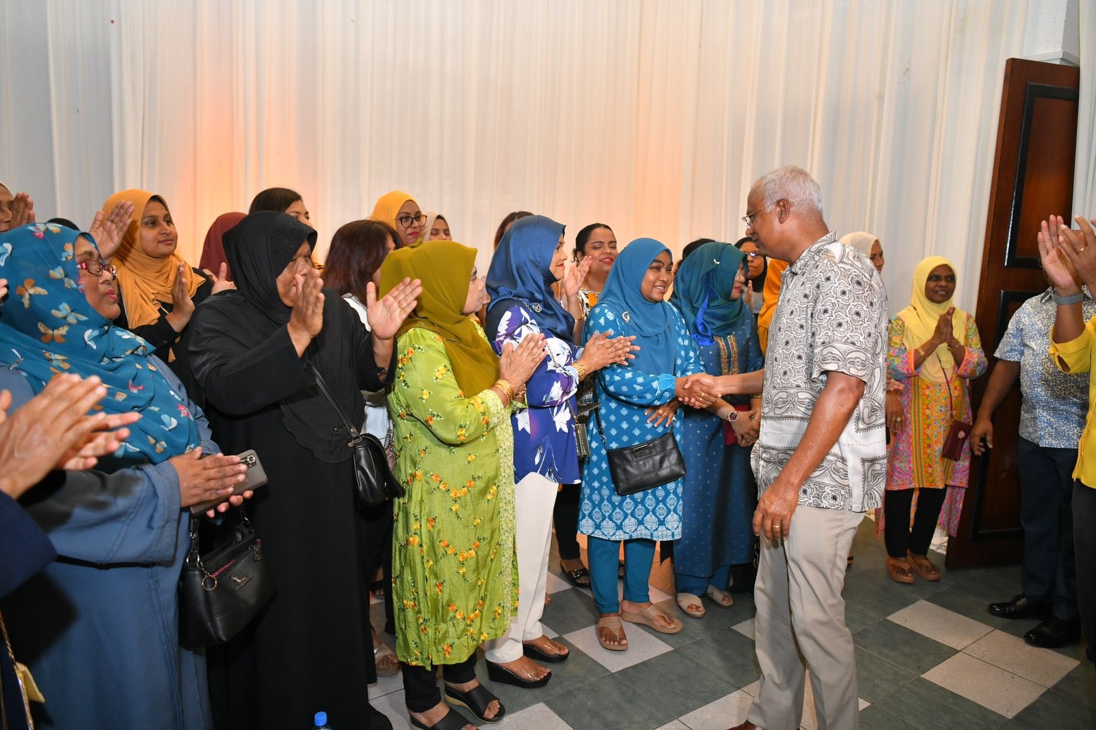 އޭރު ވެރިކަމުގައި ތިބިއިރުވެސް، އިދިކޮޅުގައި ތިބެގެންވެސް ކުރީ މުޒާހަރާ، އެދުވަސް އިއާދަވާން ނޭދެން: ރައީސް