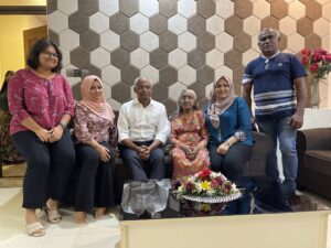 ރައީސް ސާލިހު ހެންވޭރުގައި ދިރިއުޅޭ އެމްޑީޕީގެ މެމްބަރުންގެ ގޭގެއަށް ޒިޔާރަތް ކުރައްވައިފި