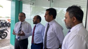 އިދިކޮޅު ފަރާތްތަކުން އިނގިރޭސި ސަފީރާ ބައްދަލުކޮށްފި