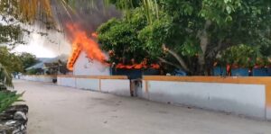 ފިޔޯރީ ސްކޫލުގައި ރޯވެ އަނދަމުން ދަނީ