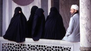 އެކަކަށްވުރެ ގިނަ މީހުންނާއި ކައިވެނި ކުރުމަށް ހުއްދަ ކުރެއްވުމުގެ ޙިކްމަތަކީ ކޮބާ!