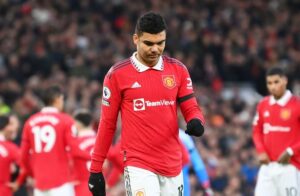 ޔުނައިޓެޑް މޮޅުވިއިރު، ކަސެމީރޯ ތިން މެޗަށް ސަސްޕެންޑް