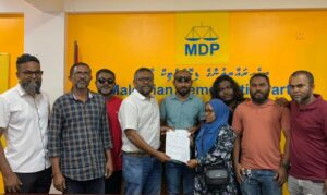 މަޑަވެލިން އެމްޑީޕީއާއި ގުޅުނު މީހުންގެ ފޯމުތައް ހަވާލުކޮށްފި