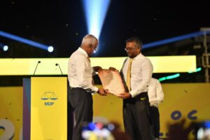 ކުރިޔަށް އޮތީ އުޖާލާ ދުވަސް ތަކެއް, ދެން އަލި ވިލިގެން ދާނީ ބަހާރު މޫސުމަކަށް: ރައީސް