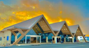 ފަރެސްމާތޮޑާ އެއަރޕޯޓު ސަރަހައްދުން ގެސްޓްހައުސް ހަދަން 18 ބިމެއް ދޫކުރަނީ