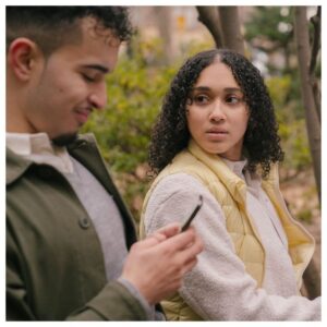 ލޯބިވެރިޔާ އުޅޭ ގޮތުން ޖެލަސްވޭތަ؟