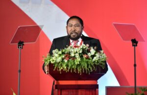 ޑިމޮކްރަސީއަށް ކުރި މަސައްކަތަށް ޤާސިމްގެ ތައުރީފް ނަޝީދާއި، މައުމޫނަށް!