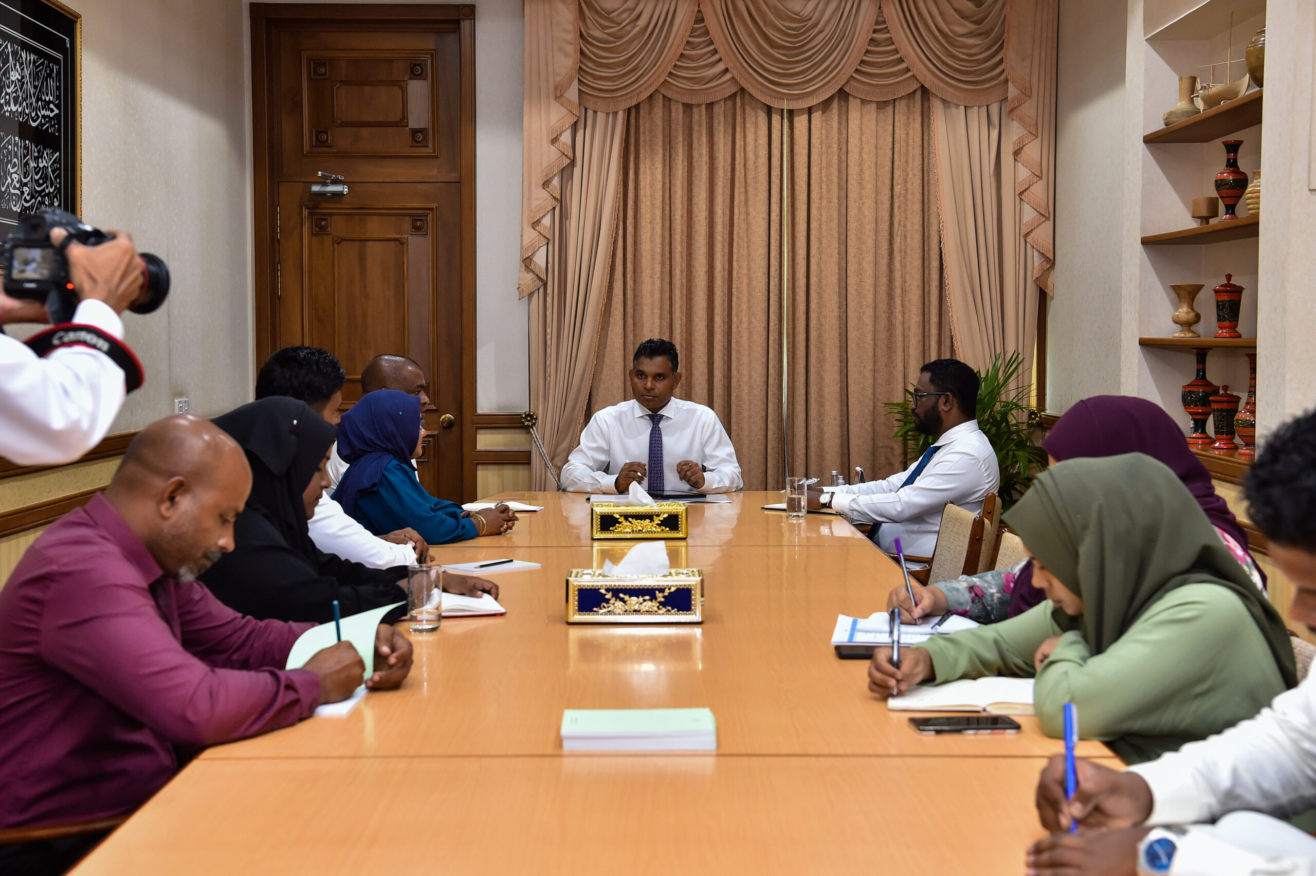 ނައިބު ރައީސް ފިޔޯރީ ކައުންސިލާއި ބައްދަލުކުރައްވައިފި