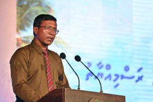 އެއާޕޯޓާއެކު ފަރެސްމާތޮޑާ ކައުންސިލް ރައީސްގެ ޝުކުރު ރައީސް ޔާމީނާއި ދާއިރާ މެމްބަރަށް!