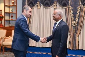 ބަޙްރައިން ޓެލެކޮމިޔުނިކޭޝަންސް ކޮމްޕެނީގެ ޗެއަރމަން ރައީސްގެ އަރިހަށް އިޙުތިރާމުގެ ޒިޔާރަތެއް ކުރައްވައިފި