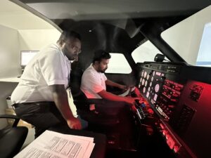 5 ދަރިވަރުން ސްޓިމިއުލޭޓަރ ފްލައިޓް ޓްރެއިނިން ފުރިހަމަކޮށްފި