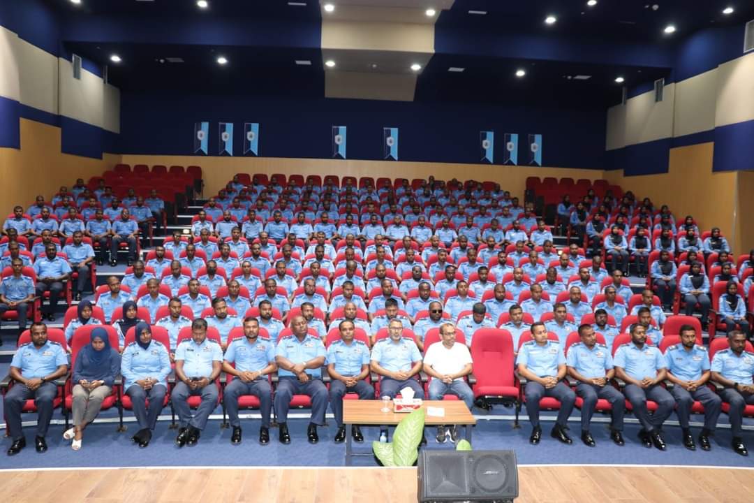 ފުލުހުންގެ ދެވަނަ އަސާސީ ތަމްރީނު ޕްރޮގްރާމް އައްޑޫ ޕޮލިސް ކޮލެޖްގައި ފަށައިފި