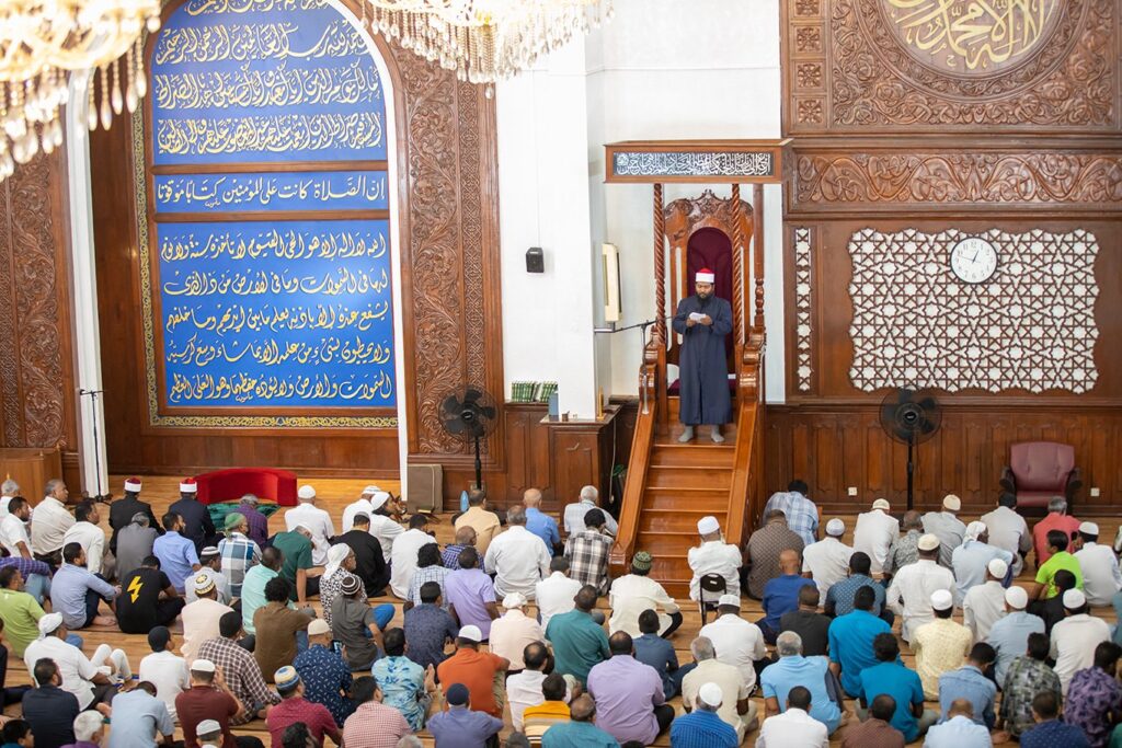 މުދާ އިސްރާފުނުކުރުމަށާއި، މަޖުބޫރު ޙާލަތެއްގައި މެނުވީ ދަރަނި ނުނެގުމަށް ޚުޠުބާގައި ގޮވާލައްވައިދި