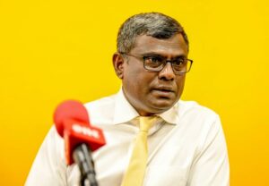 ޓްރެފިކް ގަވާއިދާއި ޚިލާފުވުމުން އިބުރޭގެ ލައިސަންސް އަތުލައި ޖޫރިމަނާކޮށްފި