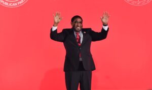 ޤާސިމަށް ފުރަތަމަ މަރުހަބާ ދެންނެވީ ސްޕެޝަލް އެންވޯއީ އިލްހާމް!