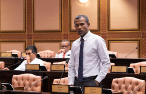 ކޯލިޝަން ހެދުމަށް އެމްޑީޕީއަށް ނިސްބަތްވާ 10 މެންބަރުންގެ ދާއިރާވަނީ ގުރުބާންކޮށްފަ: ޓޮމް