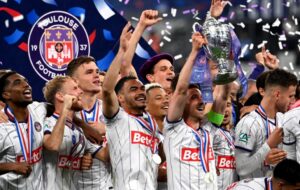 ފްރެންޗް ކަޕާ އެކު ތޫލޫސް އަށް ފުރަތަމަ ތަށި