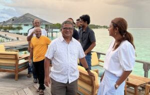ޑރ.ޙުސައިން ވަޒީރުކަމުގައި ހުންނަވައި، ރައީސާ ދެކޮޅު ޙަރަކާތުގައި!