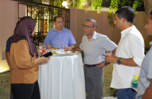 ނަޝީދު ދެއްވި ތަރާވީހަށް ފިނިތަރުހީބެއް، ގިނަ މެމްބަރުން ވަޑައިނުގަނޭ!