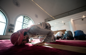 އިމާމާއާއެކު ރޭއަޅުކަން ފުރިހަމަ ކޮށްފިނަމަ، މުޅި ރޭ އެއްކޮށް އަޅުކަން ކުރުމުގެ ދަރުމައާއި ޘަވާބު ލިބޭނެ!