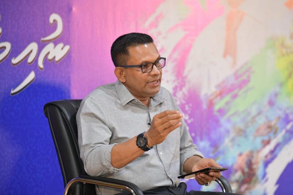 ރާއްޖޭގައި އަމިއްލަވަންތަ ދައުލަތެއް ނެތް، އޮތީ ވަކި ޤައުމެއްގެ "އުނގަށް" ވެއްޓިފަ: ނާޒިމް