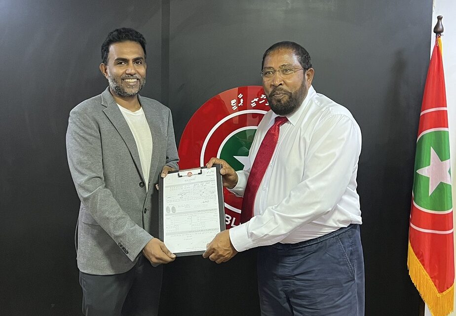 އެމްޑީޕީގެ ކުރީގެ ކައުންސިލަރު އައިމަން އެމްޑީޕީން ވަކިވެ، ޖޭޕީއަށް