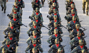 ސިފައިންގެ ޝަރަފްގެ ހިނގާލުން ޢީދު ދުވަހުގެ ހަވީރު މާލޭގެ ބޮޑެތި މަގުތަކުގައި