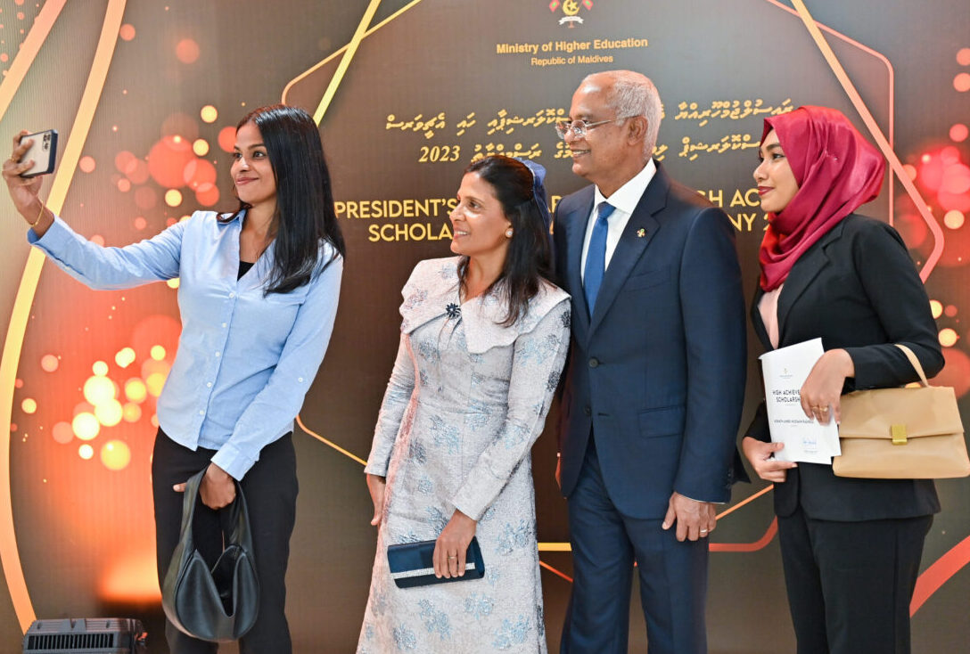 ސްޓޫޑެންޓް ލޯނަށް ބިލިއަނަކަށްވުރެ ގިނަ ރުފިޔާ ހަރަދުކުރެއްވިއްޖެ: ރައީސް