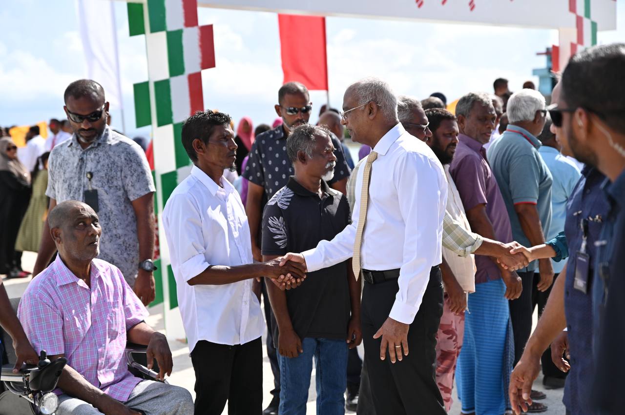 ރައީސްގެ ދެކަނބަލުން، ފ. އަތޮޅަށް ކުރެއްވި ދަތުރުފުޅު ނިންމަވާލައްވައިފި