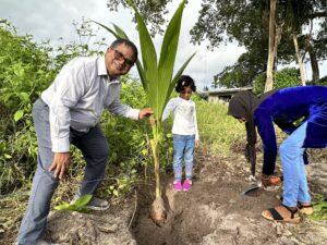 ނ އަދި ރ އަތޮޅުގެ ބައެއް ރަށްތަކަށް ރާއްޖެ ގެނައި ރުއްތަކުގެ ތެރެއިން ބައެއް ހަދިޔާކޮށްފި