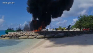 ތިނަދޫ ބަނދަރުގައި އޮތް ބޯޓެއްގައި އަލިފާން ރޯވެއްޖެ