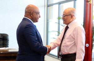 ރައީސް މައުމޫންގެ ޚާރިޖީ ތަޖުރިބާ ފޮރިން މިނިސްޓްރީގެ އިސްވެރިންނަށް، ޝާހިދުގެ ޝުކުރު!