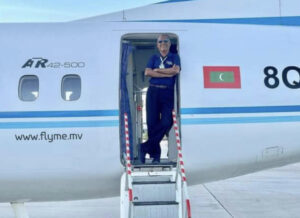 40 އަހަރުގެ ޚިދުމަތަށްފަހު ރާއްޖޭގެ އެންމެ ފުރަތަމަ އެއަރލައިން ޕައިލޮޓް ރިޓަޔަރ ކުރައްވައިފި