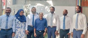 ކުޅުދުއްފުށީގެ މޭޔަރާއި އެކު ހުރިހާ ކައުންސިލަރުން ދަ ޑިމޮކްރެޓްސްއަށް ސޮއިކޮށްފި