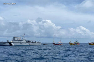 ޤަވަޢިދާއި ޚިލާފަށް މަސްވެރިކަން ކުރަމުން ދިޔަ ބޭރުގެ މަސްބޯޓެއް ކޯސްޓްގާޑުގެ ބެލުމުގެ ދަށަށް