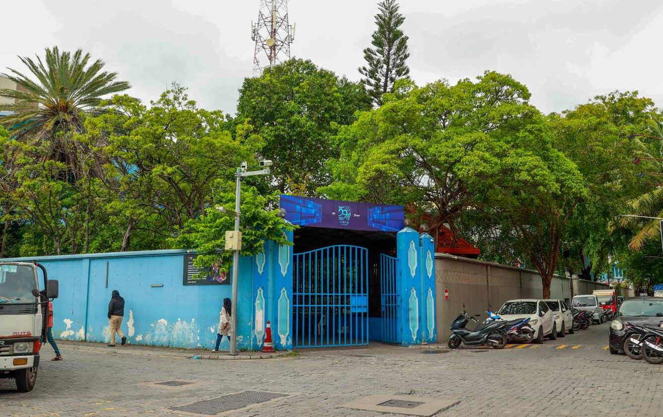 ކަރެކްޝަންސްގެ ހެޑް އޮފީސް ރޭޑިއޯ އިމާރާތަށް ބަދަލު ކުރަނީ