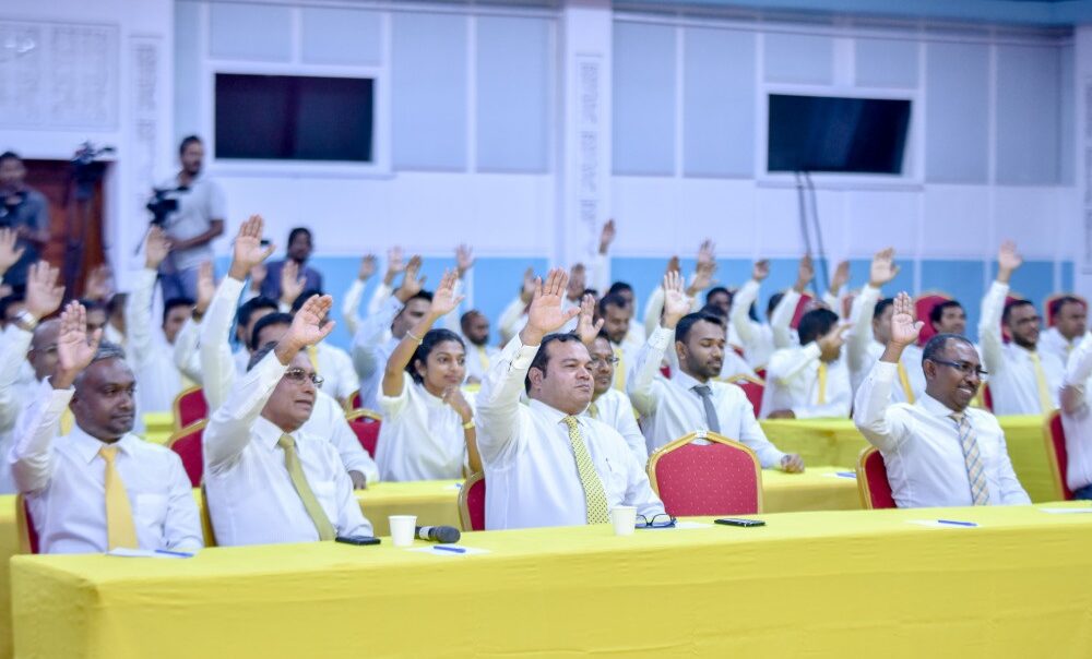 އެމްޑީޕީގެ ޕީޖީ ގުރޫޕްގެ މެންބަރުން އެއްރޫހެއްގައި ތިބުމަށް ރައީސް އެދިއްޖެ