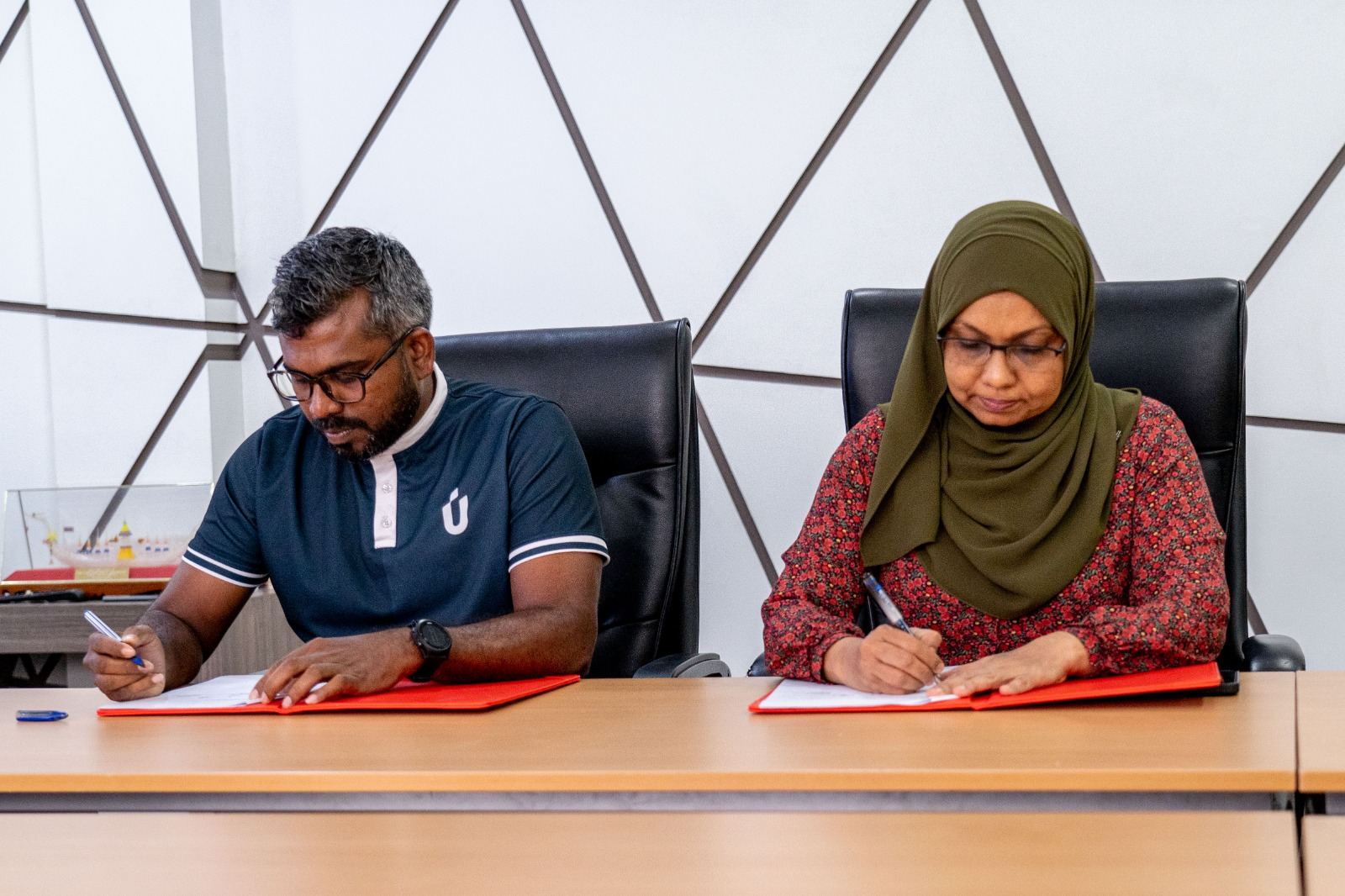ޒަމާނީ ކޮންޓެއިނަރ ޕާކަށް ކޯ-ވަރކިންގ ސްޕޭސެއް
